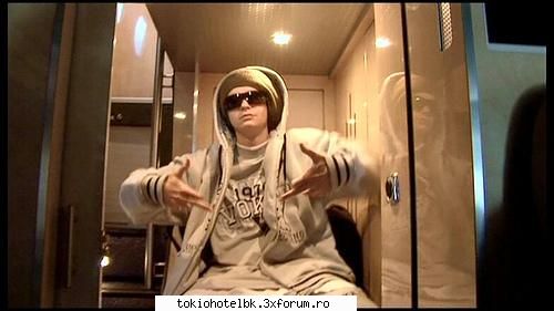 tom in ich bin da - eu va dau niste poze din ich bin da dar sunt color - poze din videoclipuri